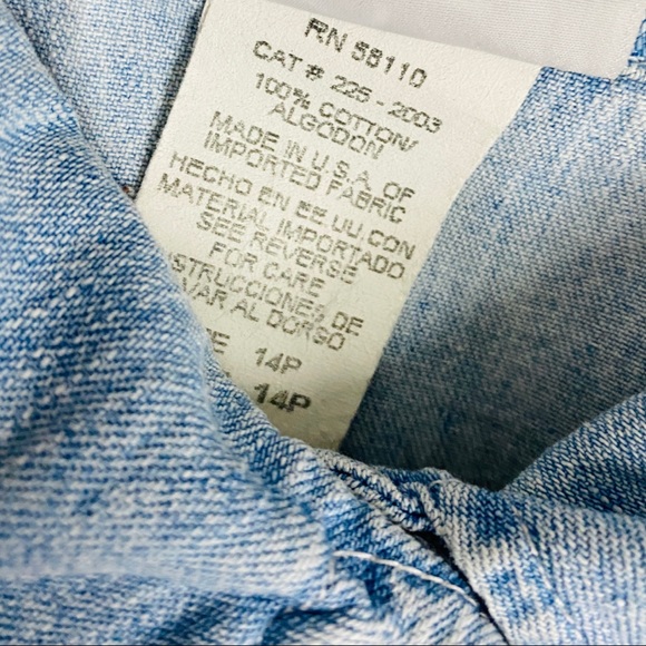 VINTAGE | 1990’s Light Wash Denim Preppy Casual Short Sleeve Button Down Shirt - Picture 10 of 12